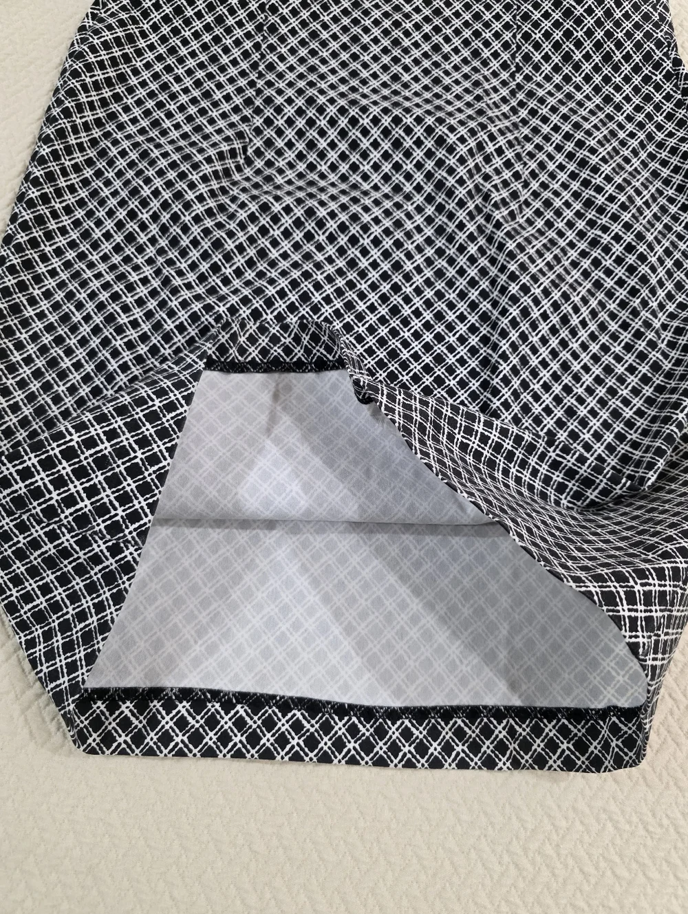 Studio Point Black & White Diamond Pattern Pencil Skirt - Size Medium